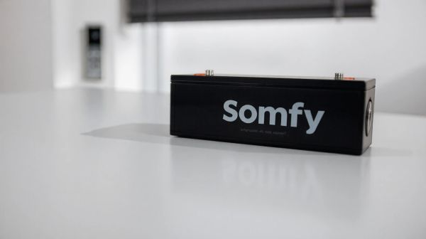 Guide d'achat : choisir une batterie pour volet roulant somfy
